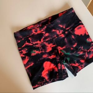 ALO yoga black/red print short. S/4